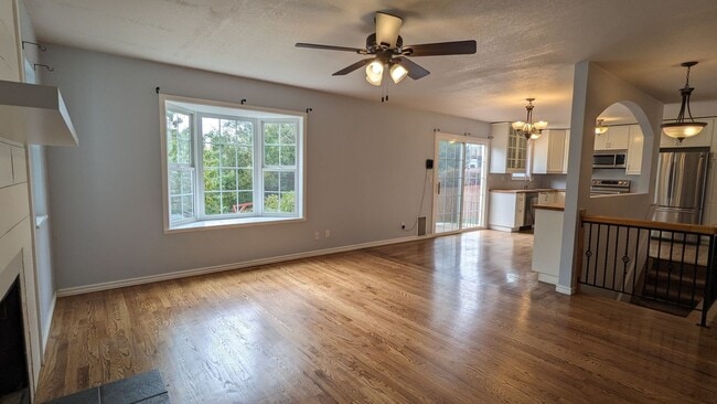 Building Photo - BEAUTIFUL 5 BED/3 BATH RANCHER WITH FINISH...