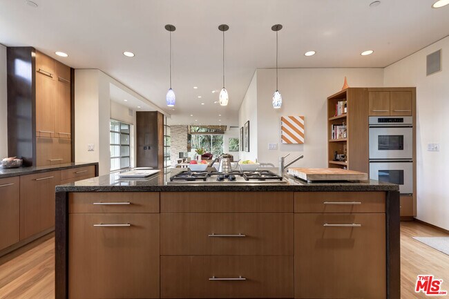 Building Photo - 1625 N Crescent Heights Blvd