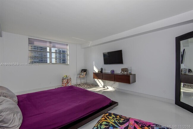 Building Photo - 19390 Collins Ave