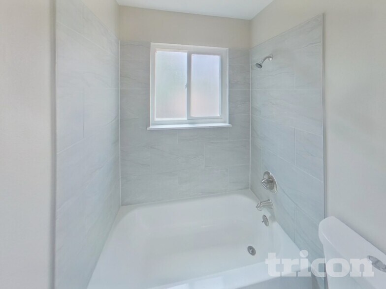 Building Photo - 3571 El Morro Rd