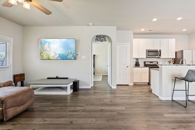 Building Photo - 2221 Raider Dr