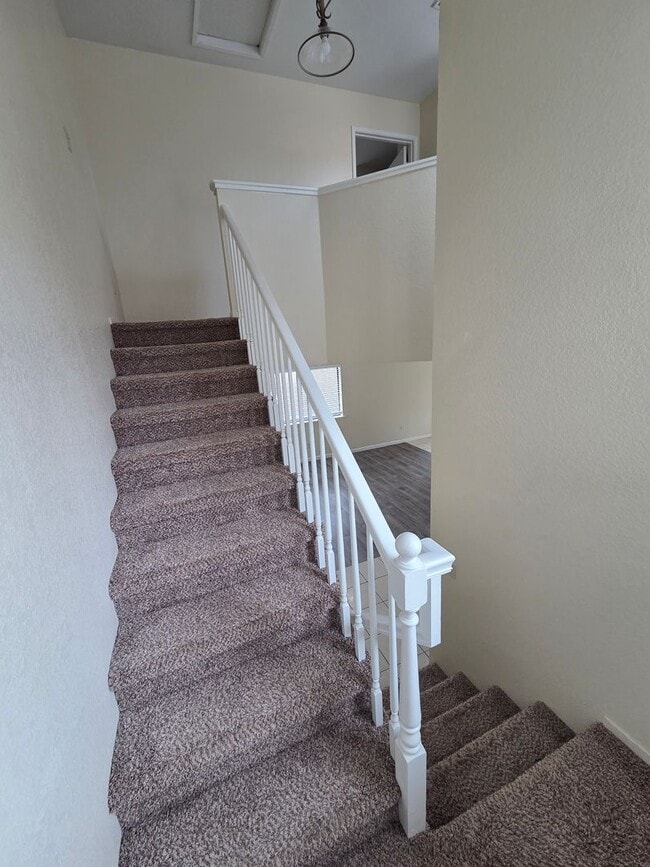 Building Photo - Available Now!! Delightful 2 bedroom, 2.5 bath condo!!