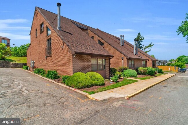 Building Photo - 3040 Pineview Ct NE