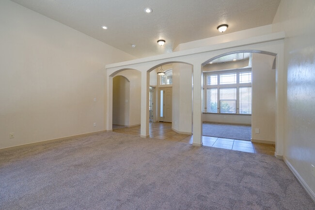 Building Photo - 4 Bedroom in The Knolls at Little Valley