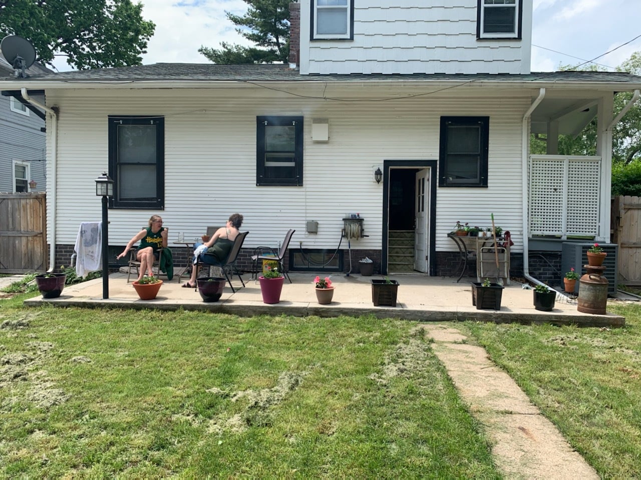 Building Photo - 1833 E 9th St