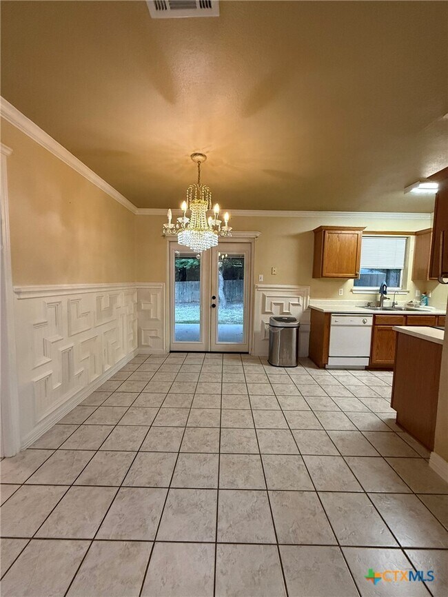 Building Photo - 2421 Hancock Dr