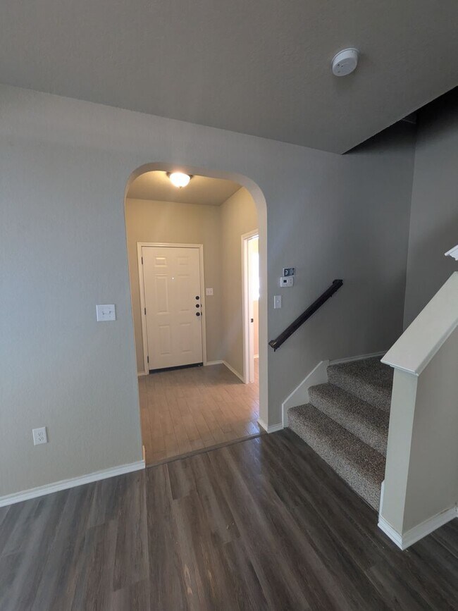 Building Photo - 5826 Grandwood Dr