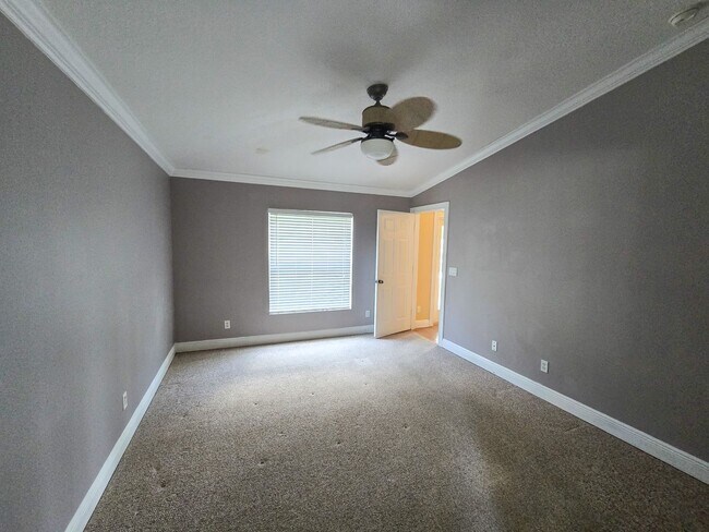 Building Photo - 4 Bedroom 2 bath in Sedona Palms
