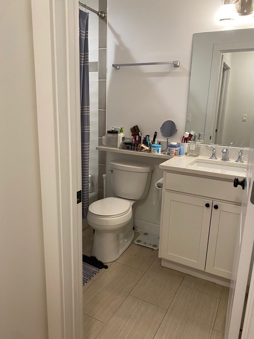 Building Photo - 3142 N Racine Ave