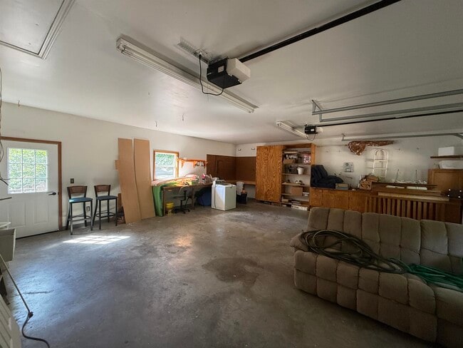 Building Photo - 20 N Lakeshore Dr