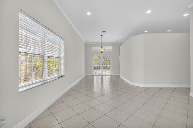 Building Photo - 1579 Banyan Way