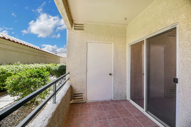 Building Photo - Downstairs 2 bedroom condo in Green Valley