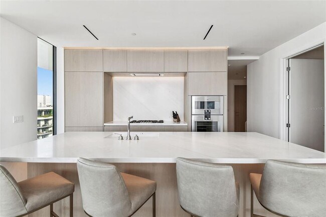 Building Photo - 1000 Water St