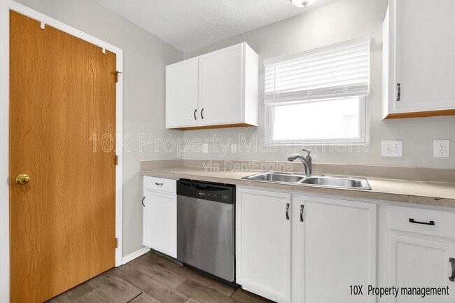 Building Photo - 1380 Chickweed St