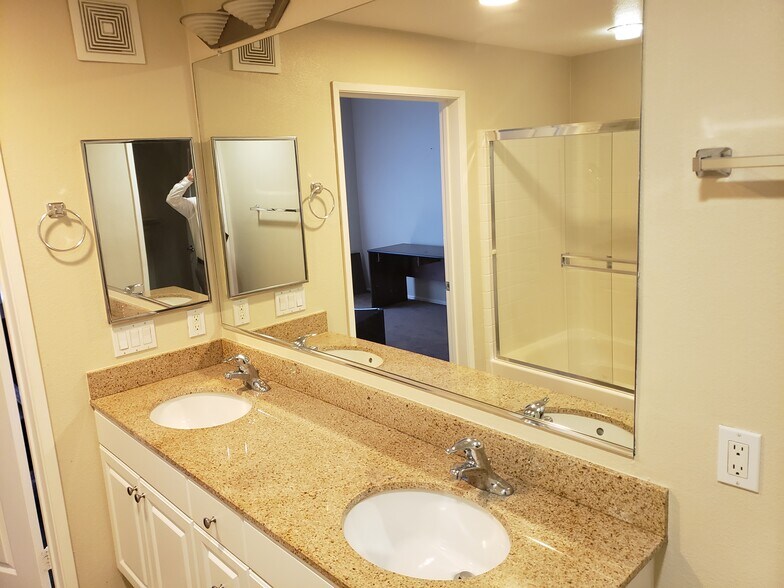 Bathroom - 2264 Watermarke Pl