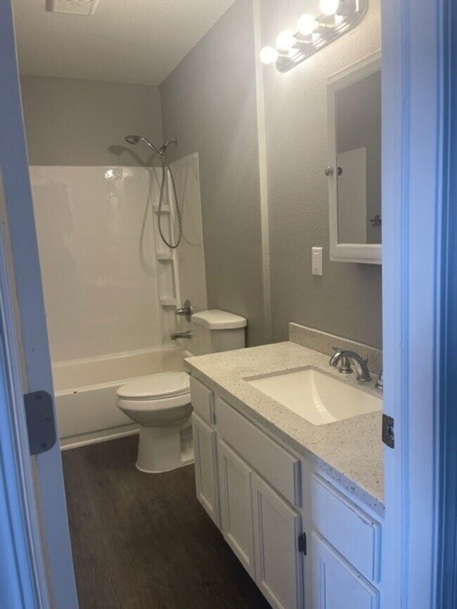 Building Photo - 3330 S Euclid St