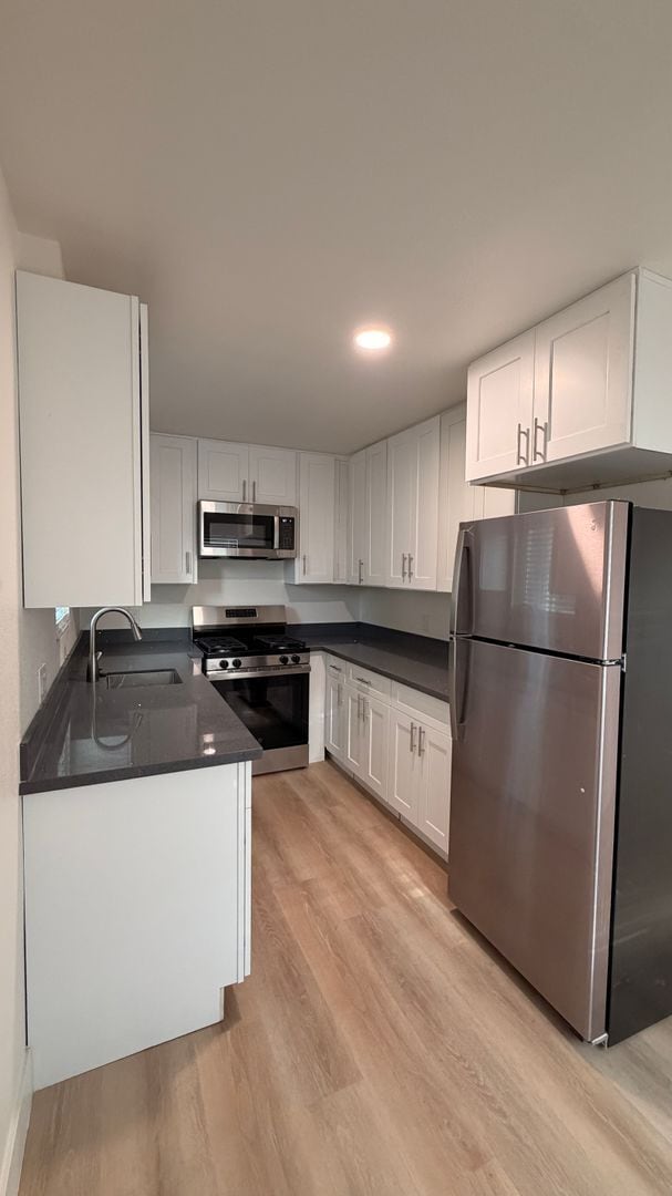 Building Photo - 331 S 49th St