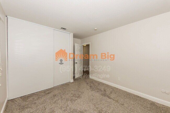 Building Photo - 2877 Sandberg St