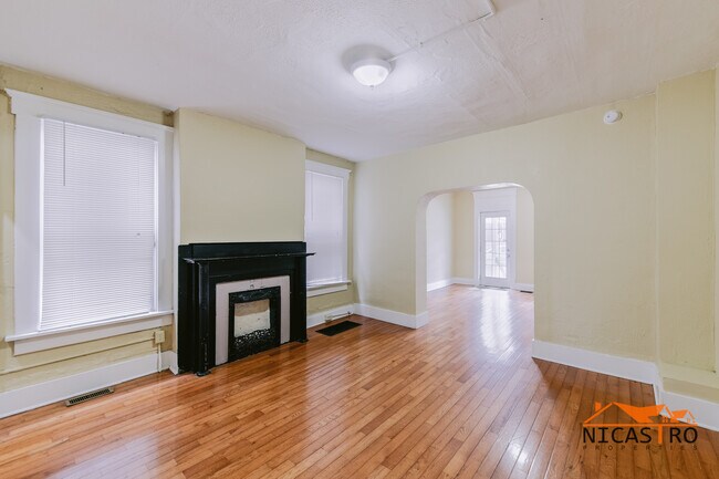 Building Photo - 138 E 11th Ave
