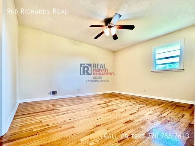 Building Photo - 946 Richards Rd NE