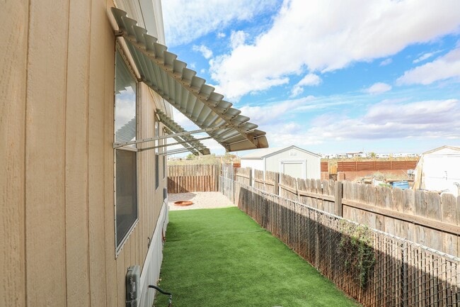 Building Photo - Spacious Home with Over-sized 2 Car Garage