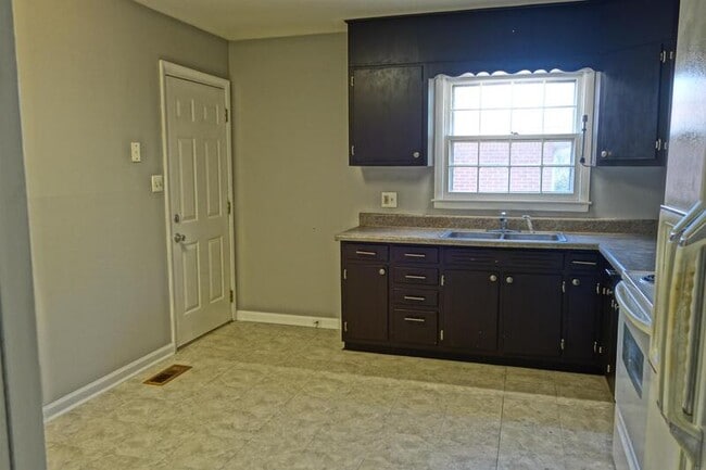 Building Photo - 732 W Arbor Dr NW