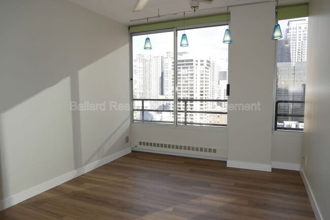 Building Photo - 2125 1st Ave