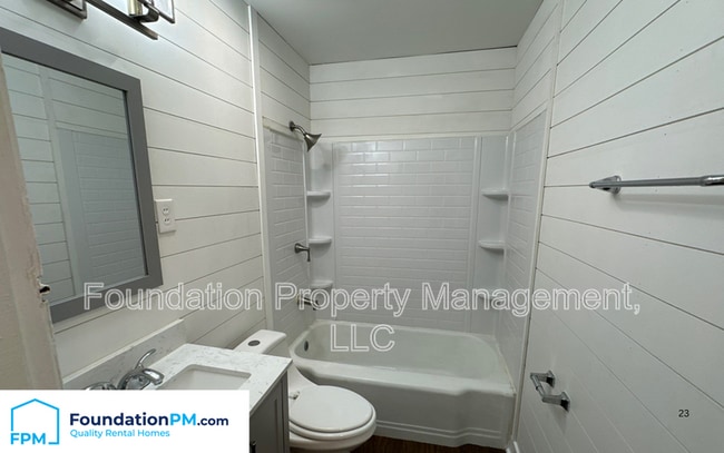 Building Photo - 2569 Henderson St