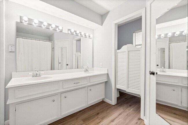 Building Photo - 29 W Torch Pine Cir