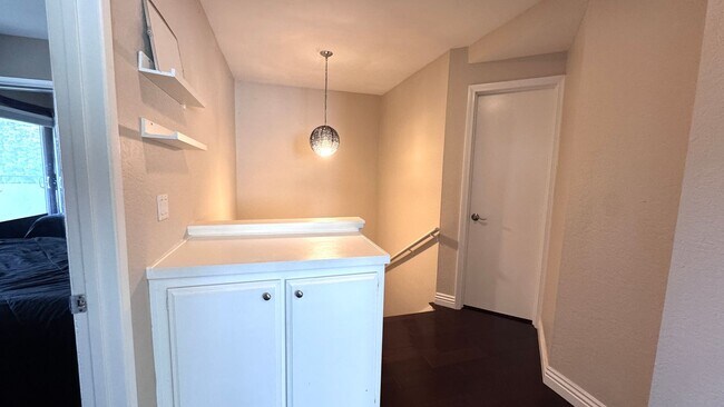 Building Photo - La Costa 2 bedroom Just Minutes from the B...