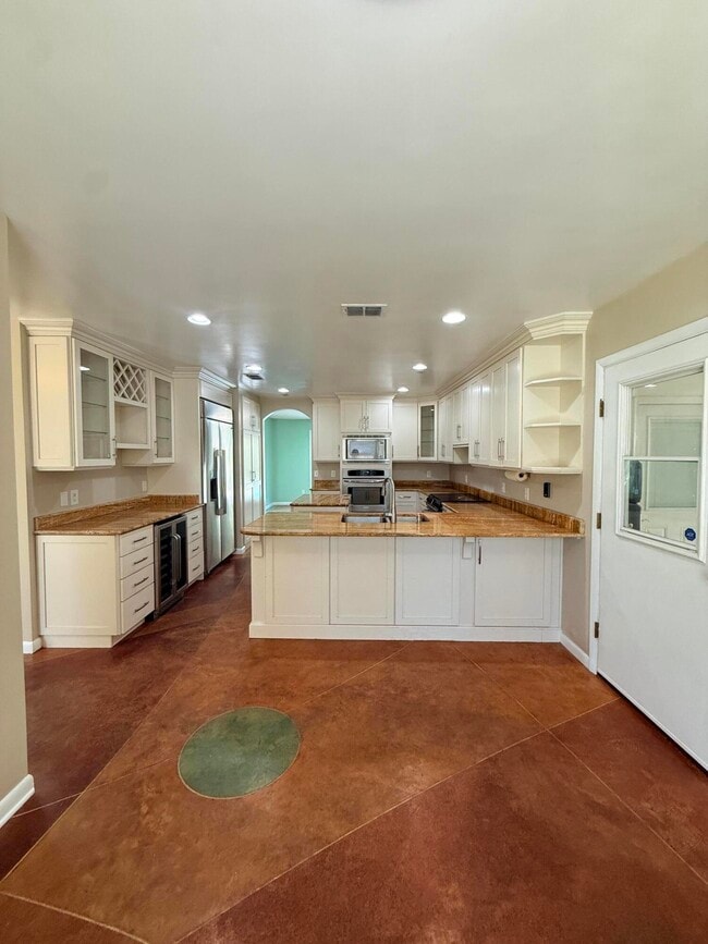 Building Photo - 255 Ridge Lake Rd