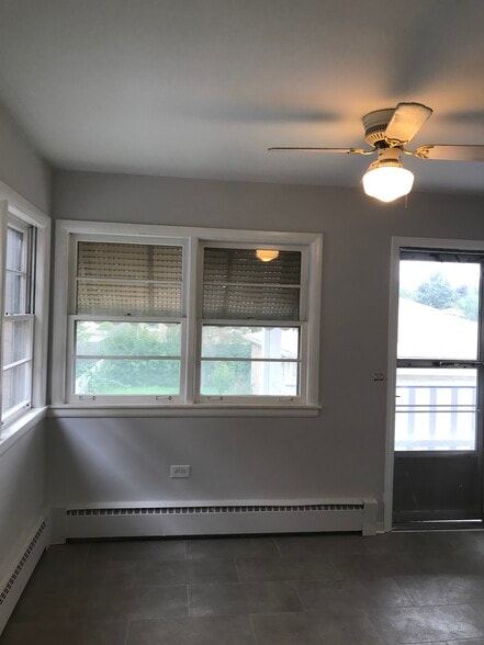 Building Photo - 8022 Oriole Ave