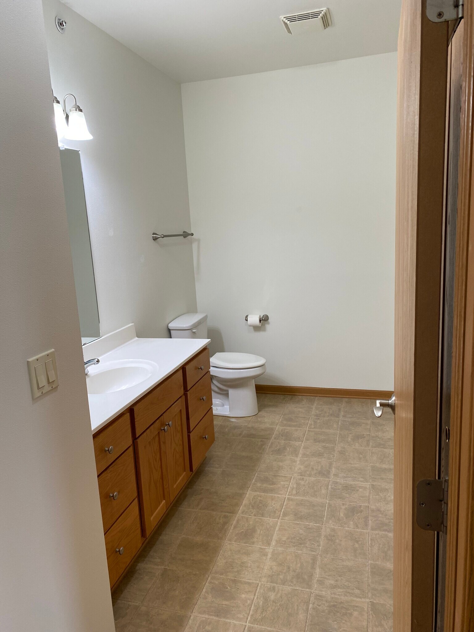 Second bathroom - 230 Hilldale Dr