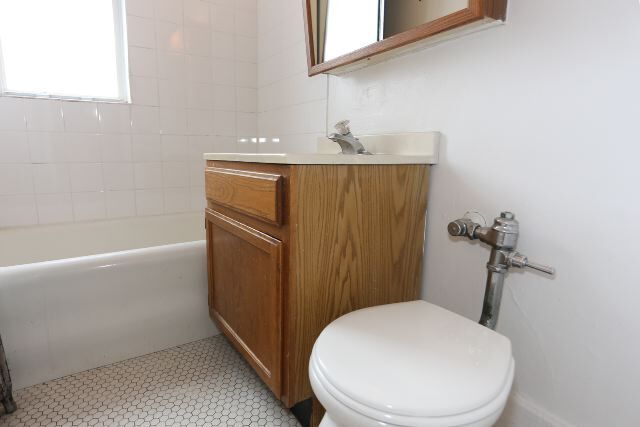 Building Photo - 653 W Belmont Ave