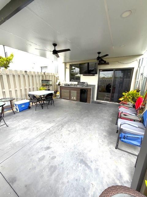 Building Photo - 470 NE 12th St