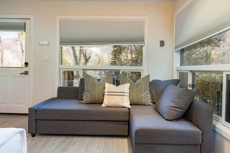 Building Photo - 900 E Hopkins Ave