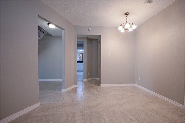 Building Photo - 16042 Bear Hill Dr