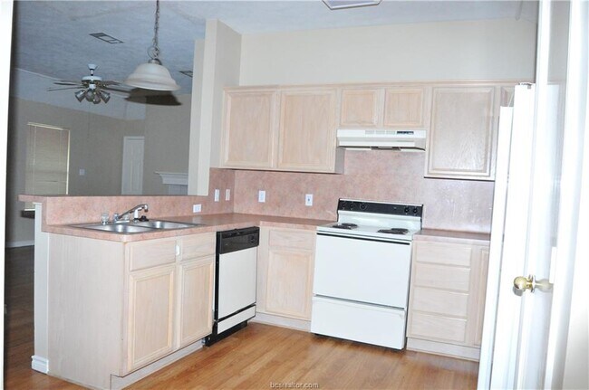 Building Photo - 2417 Carnation Ct