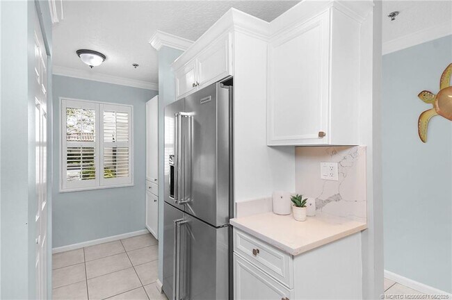 Building Photo - 6062 SE Landing Way