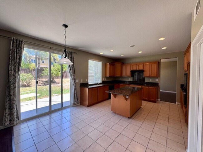 Building Photo - Beautiful Two Story 5 bedroom Home in the ...