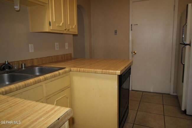 Building Photo - 10711 Ivanhoe Dr