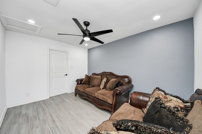 Building Photo - 3926 Florinda St