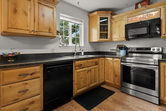 Building Photo - Glacier Chalet – Cozy Columbia Falls Retre...