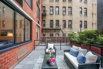 Building Photo - 215 W 95th St