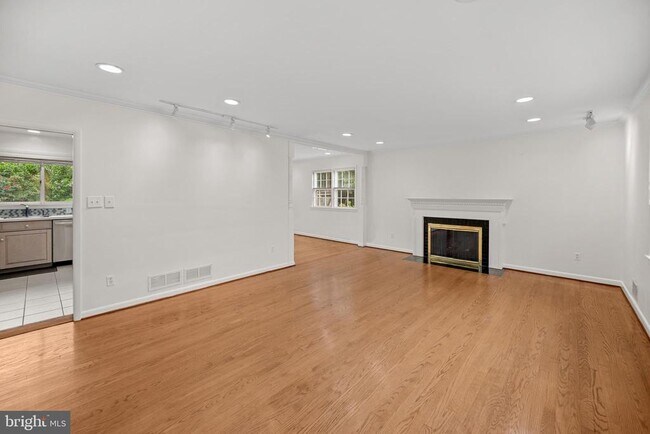 Building Photo - 4125 25th Pl N