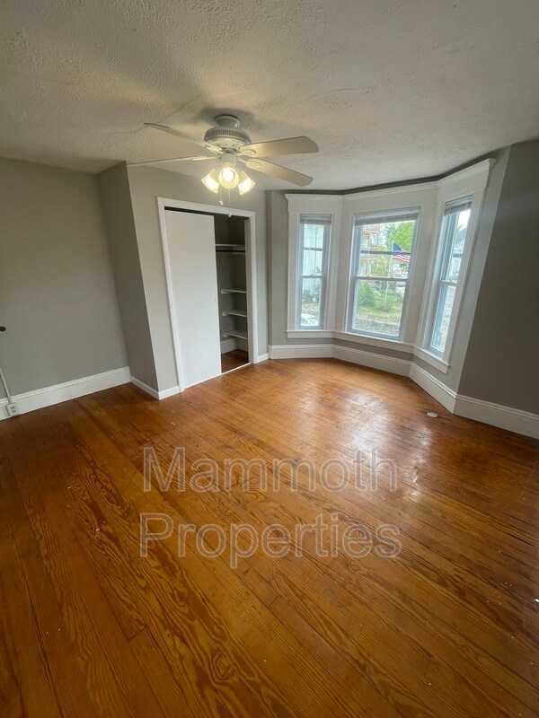 Building Photo - 320 Lowell St