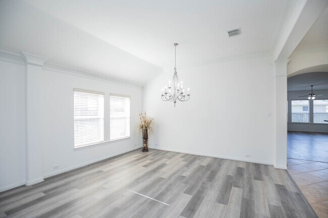 Building Photo - 8810 Rocky Knoll Ln