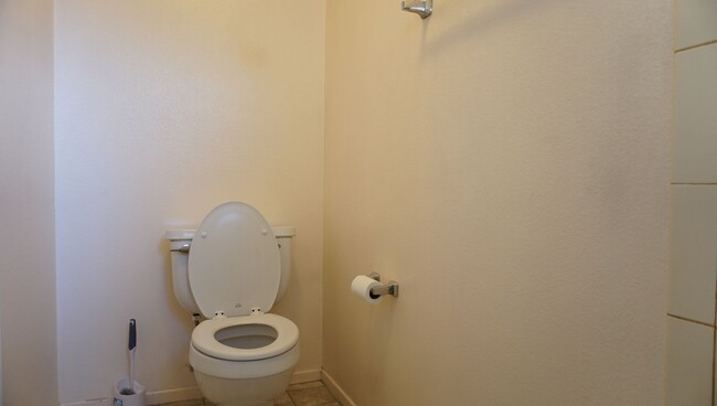 Building Photo - Single-Family Home in a Prime Location.
