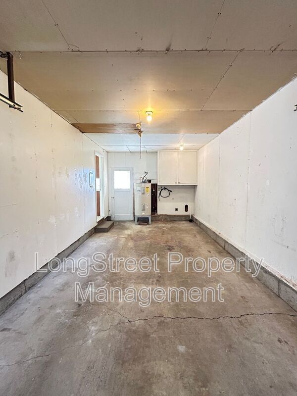 Building Photo - 324 NE Conifer Blvd