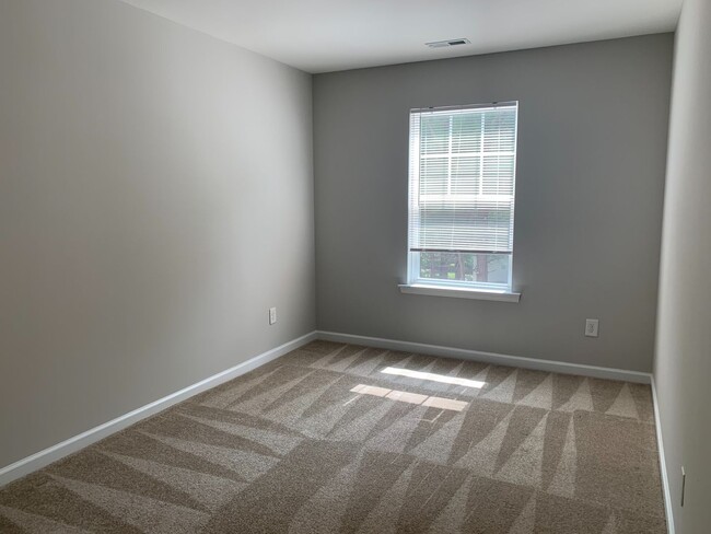 Building Photo - *Move-in Special* Spacious 3 Bed | 2.5 Bat...